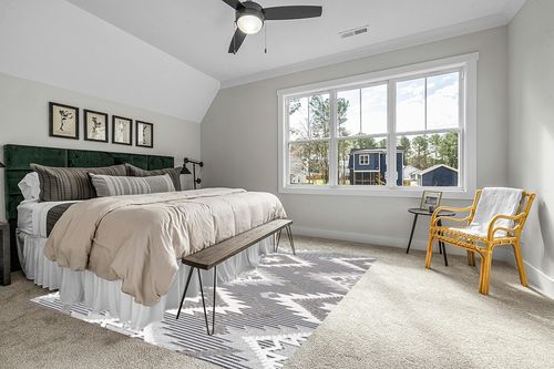 JONATHAN Y SBH107B-8 Sumak High-Low Pile Neutral Diamond Kilim Indoor Outdoor Area-Rug Bohemian Geometric Easy-Cleaning Bedroom Kitchen Backyard Patio Non Shedding, 8 ft x 10 ft, Gray/White/Black in Grey Traditional Bedroom with King Bed
