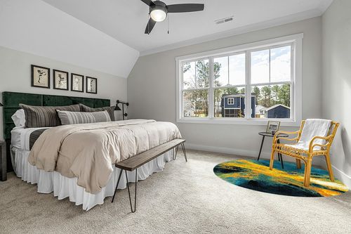 SAFAVIEH Galaxy Collection 6'7" Round Blue/Yellow GAL117L Modern Abstract Non-Shedding Living Room Dining Bedroom Foyer Area Rug in Grey Traditional Bedroom with King Bed