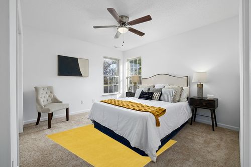 Nourison Essentials Indoor/Outdoor Yellow 5' x 7' Area Rug, Easy -Cleaning, Non Shedding, Bed Room, Living Room, Dining Room, Backyard, Deck, Patio (5x7) in White and Yellow Modern Bedroom