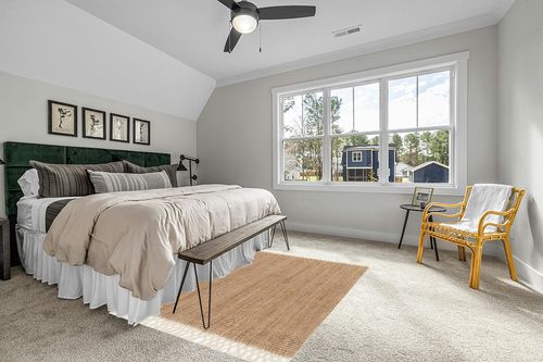 nuLOOM Raleigh Farmhouse Jute Tasseled Area Rug, 5x8, Natural in Grey Traditional Bedroom with King Bed