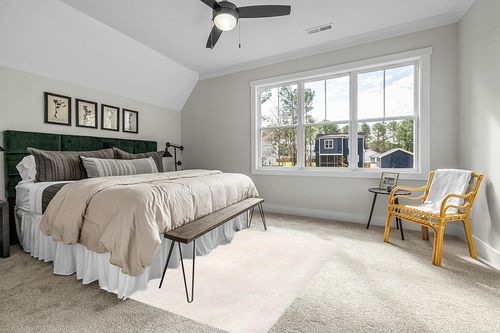 nuLOOM Loni Solid Machine Washable Shag Area Rug, 5' x 8', White in Grey Traditional Bedroom with King Bed