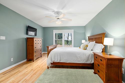 JONATHAN Y SEU100O-4 Haze Solid Low-Pile Indoor Area-Rug, Coastal, Bohemian, Minimalist Easy-Cleaning,Bedroom,Kitchen,Living Room,Non Shedding, Green, 4 X 6 in Teal and Orange Wood Bedroom