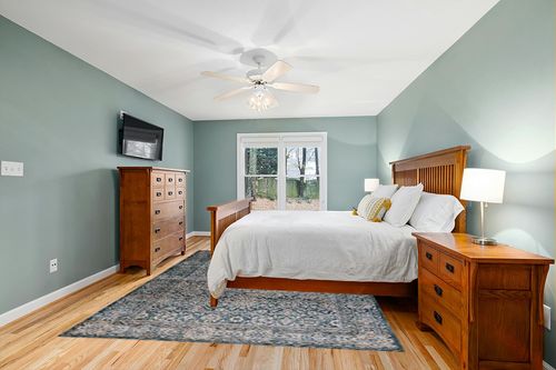 SAFAVIEH Valencia Collection Area Rug - 8' x 10', Blue, Vintage Oriental Design, Non-Shedding & Easy Care, Ideal for High Traffic Areas in Living Room, Bedroom (VAL570M) in Teal and Orange Wood Bedroom