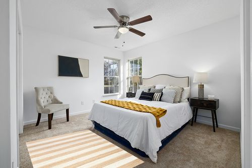 nuLOOM Alisia Flatweave Striped Jute Area Rug, 4x6, Off-white in White and Yellow Modern Bedroom