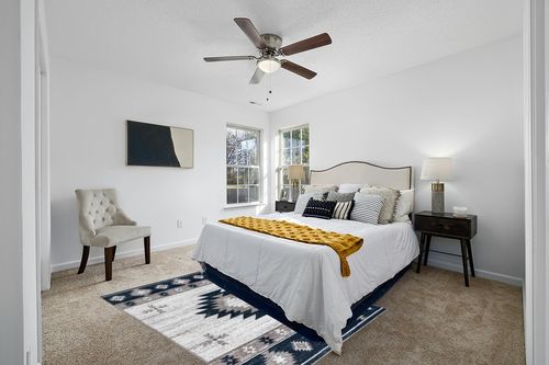 Well Woven Southwestern Rodrigo 5'3" x 7'3" Blue Area Rug in White and Yellow Modern Bedroom