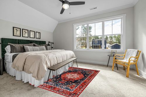 ULTSOFE Area Rugs for Living Room, 5x8 Bedroom Rug, Soft Large Rug Vintage Rug Floor Print Red Accent Rug for Kitchen Dining Room Nursery Home Office, Throw Rug Non-Shedding Washable Rug in Grey Traditional Bedroom with King Bed