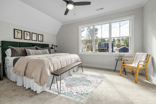 Pajata Light Blue and White Vintage 5X7 Area Rug in Grey Traditional Bedroom with King Bed