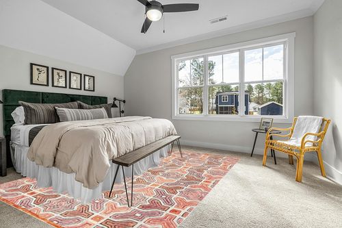 SAFAVIEH Aspen Collection Area Rug - 9' x 12', Pink & Orange, Handmade Boho Wool, Ideal for High Traffic Areas in Living Room, Bedroom (APN260U) in Grey Traditional Bedroom with King Bed