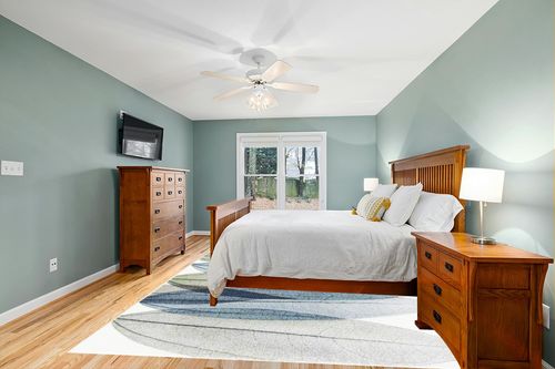 SAFAVIEH Hollywood Collection Area Rug - 9' x 12', Ivory & Blue, Mid-Century Modern Design, Non-Shedding & Easy Care, Ideal for High Traffic Areas in Living Room, Bedroom (HLW703A) in Teal and Orange Wood Bedroom