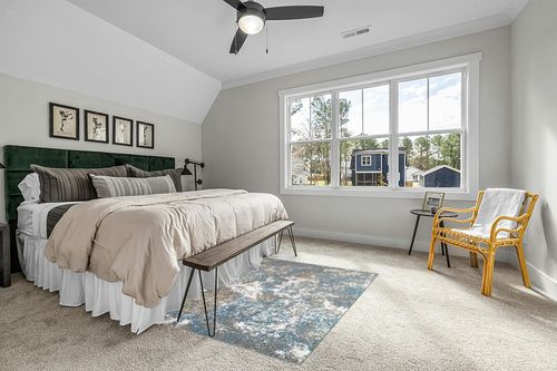 Turquoise Modern Stain Resistant Living Room Area Rug in Grey Traditional Bedroom with King Bed