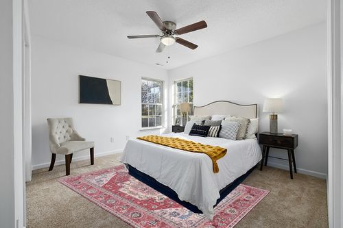 SAFAVIEH Tucson Collection Area Rug - 6' x 9', Red & Pink, Persian Design, Non-Shedding Machine Washable & Slip Resistant Ideal for High Traffic Areas in Living Room, Bedroom (TSN139R) in White and Yellow Modern Bedroom