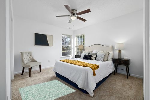 Super Area Rugs Farmhouse Braided Rug Cotton Kitchen Reversible Carpet Light Green & White, 4' X 6' Rectangle in White and Yellow Modern Bedroom