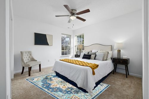SAFAVIEH Madison Collection Area Rug - 5'3" x 7'6", Blue & Light Blue, Boho Chic Medallion Distressed Design, Non-Shedding & Easy Care, Ideal for High Traffic Areas in Living Room, Bedroom (MAD473M) in White and Yellow Modern Bedroom