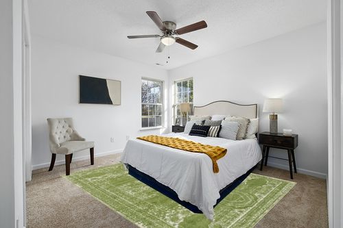 Unique Loom Bromley Collection Area Rug - Wells (7' 10" x 10' Rectangle, Green/ Ivory) in White and Yellow Modern Bedroom