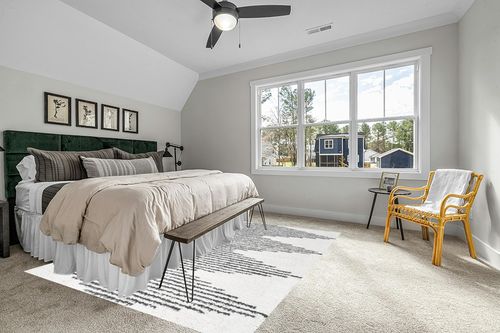 JONATHAN Y MOH408A-8 Elm Diamond Stripe Geometric Shag Indoor Area-Rug Bohemian Contemporary Glam Easy-Cleaning Bedroom Kitchen Living Room Non Shedding, 8 X 10, White/Black in Grey Traditional Bedroom with King Bed