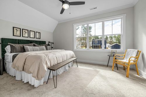 nuLOOM Ago Geometric Wool Area Rug, 5x8, Cream in Grey Traditional Bedroom with King Bed