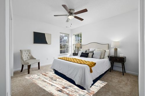 nuLOOM Viviana Transitional Abstract Beige 5 ft. x 8 ft. Area Rug in White and Yellow Modern Bedroom