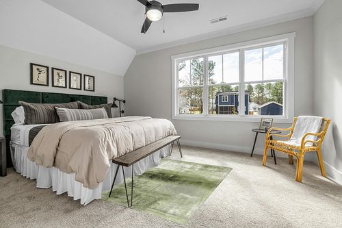 Abstract Geometric Sage Green Area Rug, Retro Creative Green Oil Painting Texture Art Machine Washable Indoor Rugs, with Non-Slip Backing Carpet for Living Dining Dorm Room Bedroom Decor-5' x 7' in Grey Traditional Bedroom with King Bed