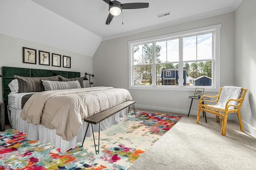 Unique Loom Chromatic Collection Modern Colorful & Vibrant Abstract Area Rug for Any Home Décor 10' 0 x 14' 0 Rectangular, Multi/Beige in Grey Traditional Bedroom with King Bed