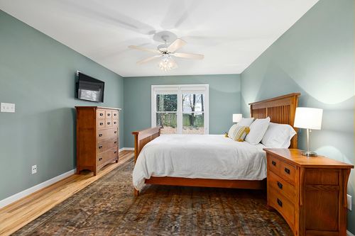 Loloi Layla Collection, LAY-13, Antique/Moss, 9'-6" x 14', .13" Thick, Area Rug, Soft, Durable, Vintage Inspired, Distressed, Low Pile, Non-Shedding, Easy Clean, Printed, Living Room Rug in Teal and Orange Wood Bedroom