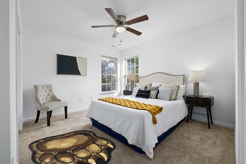 Bear Claw Rustic Lodge Paw Area Rug 3'8 W X 4'10 L in White and Yellow Modern Bedroom