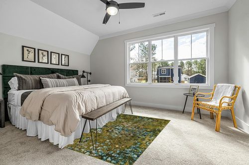 Unique Loom Jardin Collection Colorful, Vibrant, Abstract, Modern Area Rug, 5 x 8 ft, Green/Olive in Grey Traditional Bedroom with King Bed