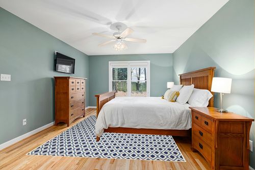 Nourison Grafix Mid-century White/Navy 7'10" x 9'10" Area -Rug, Easy -Cleaning, Non Shedding, Bed Room, Living Room, Dining Room, Kitchen (8x10) in Teal and Orange Wood Bedroom