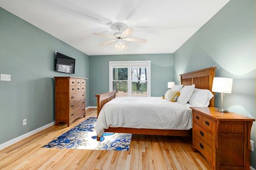Butterfly Design Area Rug,5x8ft, Beautiful White Flowers and Blue Butterflies Pattern Rugs Retro Machine Washable Big Carpets for Living Room Boys Girls Bedroom Bathroom Dorm Playroom Art Decor in Teal and Orange Wood Bedroom