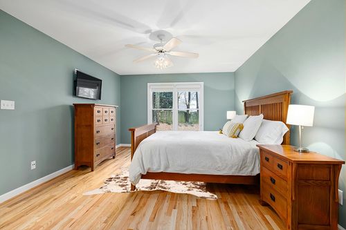 nuLOOM Iraida Contemporary Faux Cowhide Area Rug, 5' x 6' 7", Brown in Teal and Orange Wood Bedroom