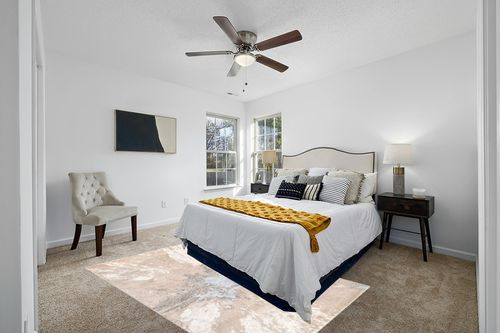 nuLOOM Cyn Contemporary Abstract Area Rug, 5x8, Beige in White and Yellow Modern Bedroom