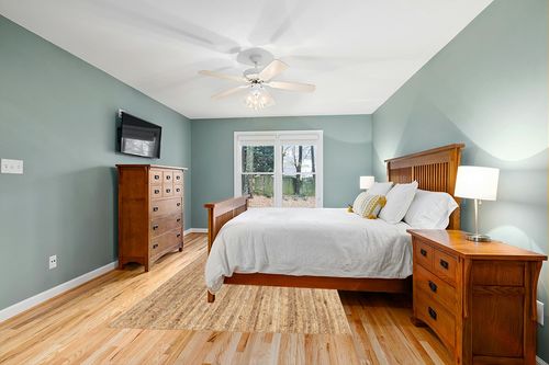 NuLOOM Rigo Hand Woven Farmhouse Jute Area Rug, 6' x 9', Natural in Teal and Orange Wood Bedroom