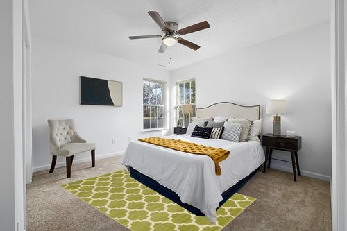 Unique Loom Trellis Collection Area Rug - Philadelphia (5' 1" x 8' Rectangle, Light Green/ Beige) in White and Yellow Modern Bedroom