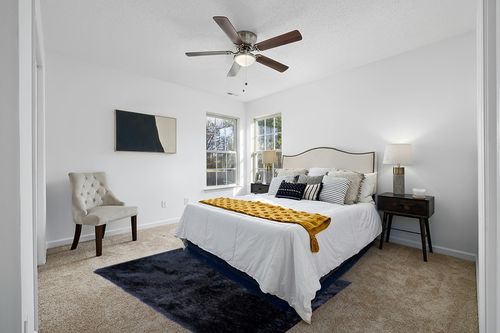 Indoor Bedroom Living Room Solid Plush Pile Shag Shaggy 5x7 Feet Area Rug Carpet Rug Modern Contemporary Decorative Designer Polyester Made Canvas Backing Hand Woven Fluffy Fuzzy Furry Canvas Back in White and Yellow Modern Bedroom