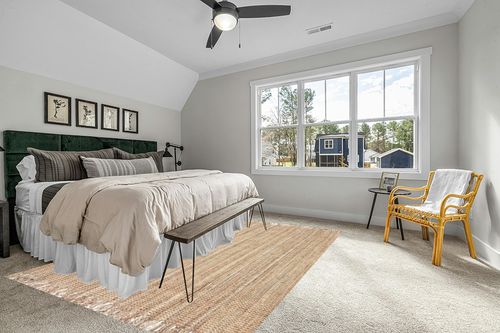 nuLOOM Daniela Farmhouse Chunky Jute Area Rug, 8' 6" x 11' 6", Natural in Grey Traditional Bedroom with King Bed
