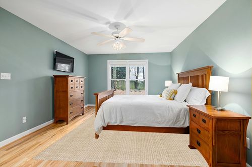 SAFAVIEH Natural Fiber Collection Area Rug - 9' x 12', Natural & Beige, Border Basketweave Seagrass Design, Easy Care, Ideal for High Traffic Areas in Living Room, Bedroom (NF114A) in Teal and Orange Wood Bedroom