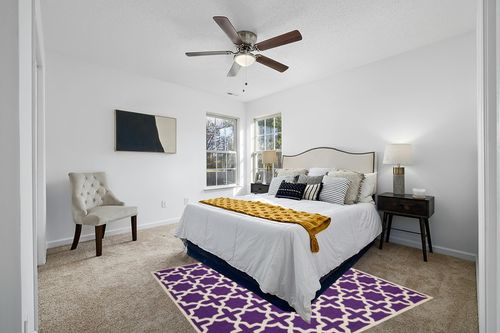SAFAVIEH Cambridge Collection 6' Square Purple / Ivory CAM125K Handmade Moroccan Premium Wool Area Rug in White and Yellow Modern Bedroom