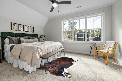 rodeo Genuine Cowhide Rug: Hand-Picked & Authentic Real Cowhide Rug for western Home Decor - Cow Hide Rug Large Sized at 6x7ft - Rustic rug, Unique, Durable, Leather Cow Carpet Rugs - Brindle cowhide rug in Grey Traditional Bedroom with King Bed