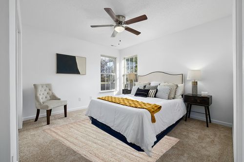 Unique Loom Braided Jute Collection Area Rug - Dhaka (5' 1" x 8' Rectangle, Natural) in White and Yellow Modern Bedroom