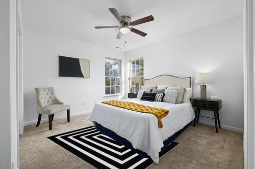 Lanffia Black and White Area Rug 5x7ft Contrasting Geometric Modern Stripe Symmetrical Indoor Outdoor Rug Machine Washable Extra Large Rugs Woven Cotton Floor Carpet for Living Room/Balcony/Backyard in White and Yellow Modern Bedroom