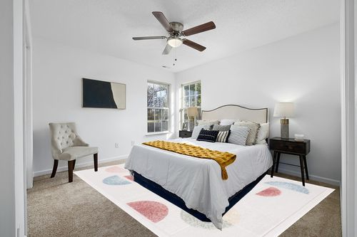 Safavieh Sarasota Collection Area Rug - 9' x 12', Grey & Pink, Mid-Century Modern Design, Non-Shedding & Easy Care, Indoor/Outdoor & Washable-Ideal for Patio, Backyard, Mudroom (SAR116F) in White and Yellow Modern Bedroom