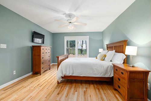 JONATHAN Y MOH400A-5 Pele Modern Geometric Shag Indoor Area-Rug Bohemian Polka Dot Easy-Cleaning Bedroom Kitchen Living Room Non Shedding, 5 X 8, White/Black in Teal and Orange Wood Bedroom