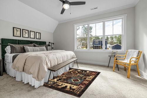‎Brown ‎Rustic ‎Fade Resistant, Stain Resistant ‎Kitchen, Bedroom ‎Area Rug in Grey Traditional Bedroom with King Bed