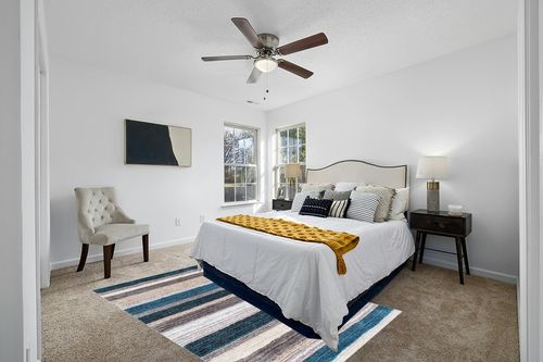 NuLOOM Drey Striped Shag Area Rug, 5' x 8', Blue Multi in White and Yellow Modern Bedroom