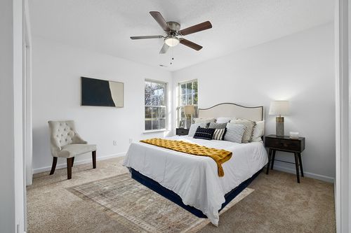 Chris Loves Julia x Loloi 7'6" 9'6" Ink/Terracotta Large Jules Jul-09 Area Rug in White and Yellow Modern Bedroom