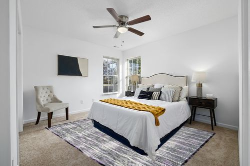 SAFAVIEH Skyler Collection 8' x 10' Grey / Purple SKY194R Modern Abstract Non-Shedding Living Room Bedroom Dining Home Office Area Rug in White and Yellow Modern Bedroom