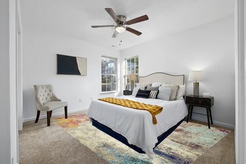 Unique Loom Chromatic Collection Modern Colorful & Vibrant Abstract Area Rug For Any Home Décor (9' 0 x 12' 0 Rectangular, Beige/ Pink) in White and Yellow Modern Bedroom