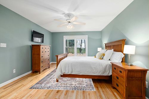 nuLOOM Mae Tribal Motif Machine Washable Area Rug in Teal and Orange Wood Bedroom