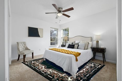 Kingdom Traditional Area Rug Hunter Dark Green Design D123 (8 Feet X 10 Feet) in White and Yellow Modern Bedroom