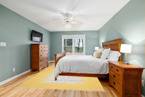 SAFAVIEH Montauk Collection Area Rug - 8' x 10', Ivory & Yellow, Handmade Stripe Fringe Cotton, Ideal for High Traffic Areas in Living Room, Bedroom (MTK711Q) in Teal and Orange Wood Bedroom