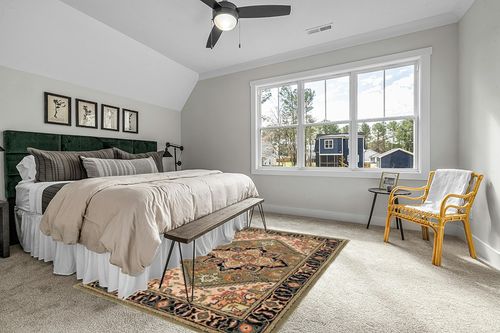 SAFAVIEH Heritage Collection Area Rug - 6' x 9', Green & Light Brown, Handmade Traditional Oriental Wool, Ideal for High Traffic Areas in Living Room, Bedroom (HG625Y) in Grey Traditional Bedroom with King Bed